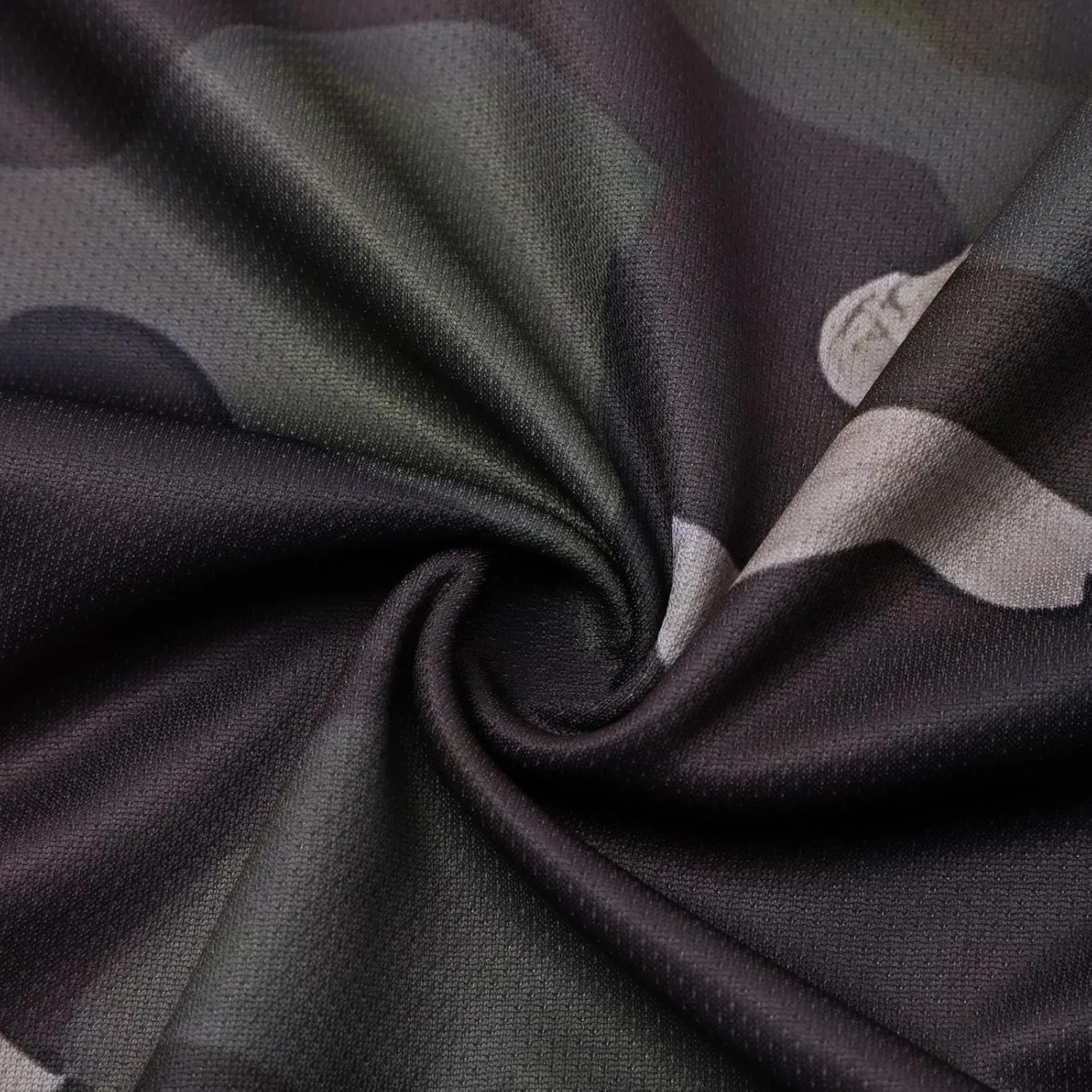 Men's Camo T Shirts Casual Long Sleeve Crew Neck Compression Shirt Outdoor Hunting T-Shirt Gym Athletic Running Tops
